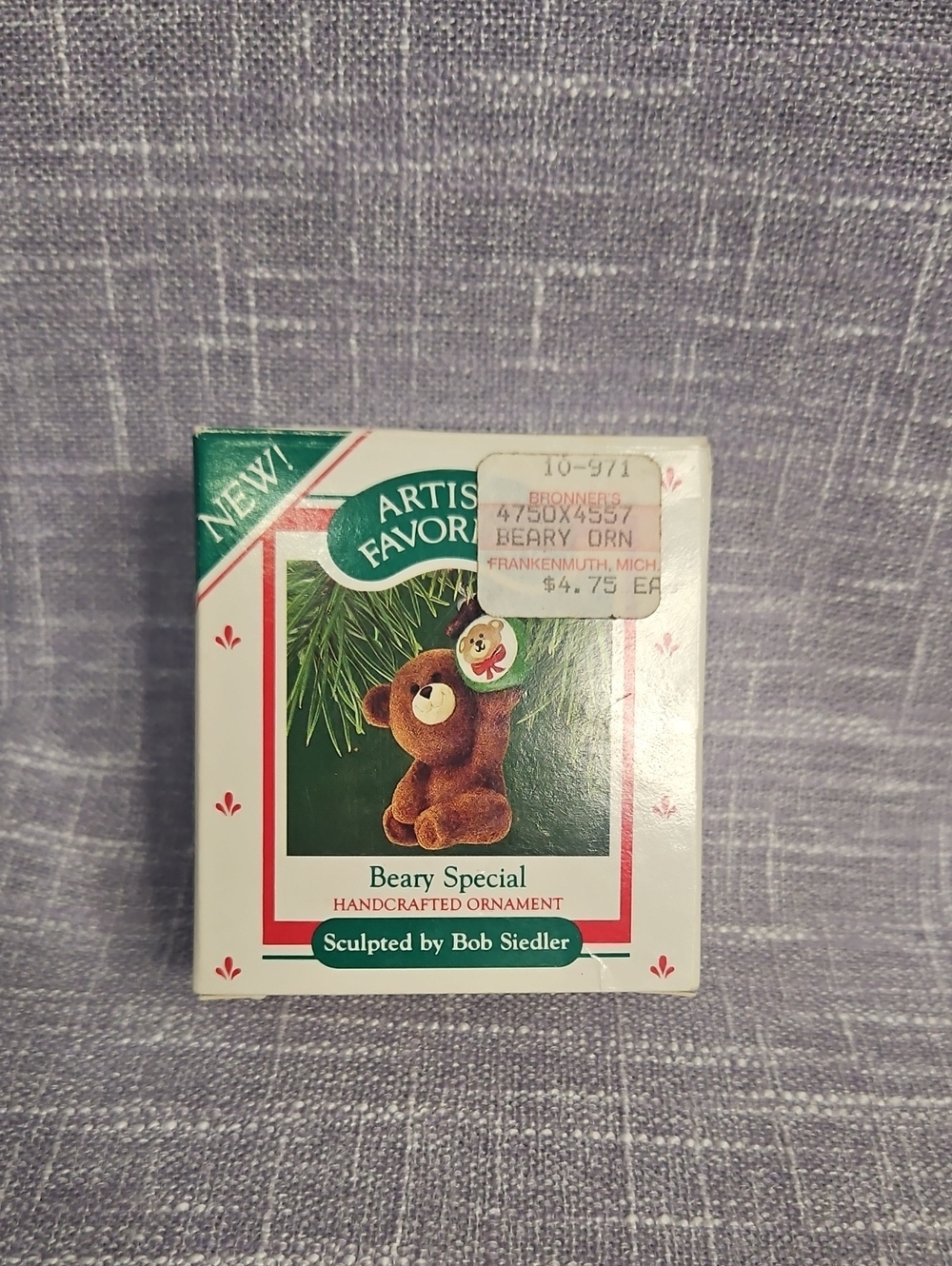 Hallmark White and Green Keepsake Ornament Box - Picture 1 of 7